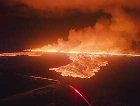 冰岛雷克雅内斯半岛上的火山一年内喷发第七次